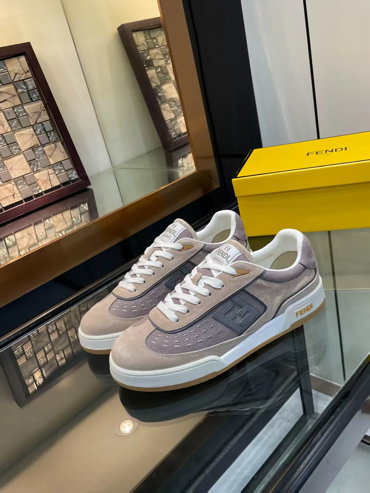 Factory price: 600💰Top version for couples Fendi 2025 New Year Hot Series [Couples👫Casual Sports Shoes] FD match Original Purchased One to One Reproduction The first sports shoe fendi match created by designer Kim Jones and Donkey Brand Trainer basketball sneakers, fresh blood injected with FF retro design Super good-looking and versatile, the upper is made of cowhide and cowhide splicing combination, with raised double F on the side The logo lining is made of terry velvet ✔️ Super soft on the feet, lightweight, comfortable to match with sweatshirts, Fabric: Cowhide ➕ Cow color matching, Outsole: Original open mold multi-color color matching sole, Packaging: Original full set of packaging, Size: Women's 35-40 / Men's 38-44, customized 45